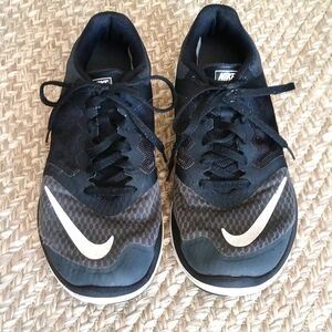 Nike FS Lite Run 3 Womens Size 7.5 Black & White